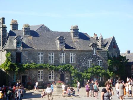 Place de Locronan
